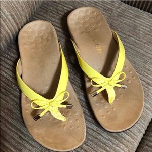 Vionic Sandals - Size 6 - Worn Once!
